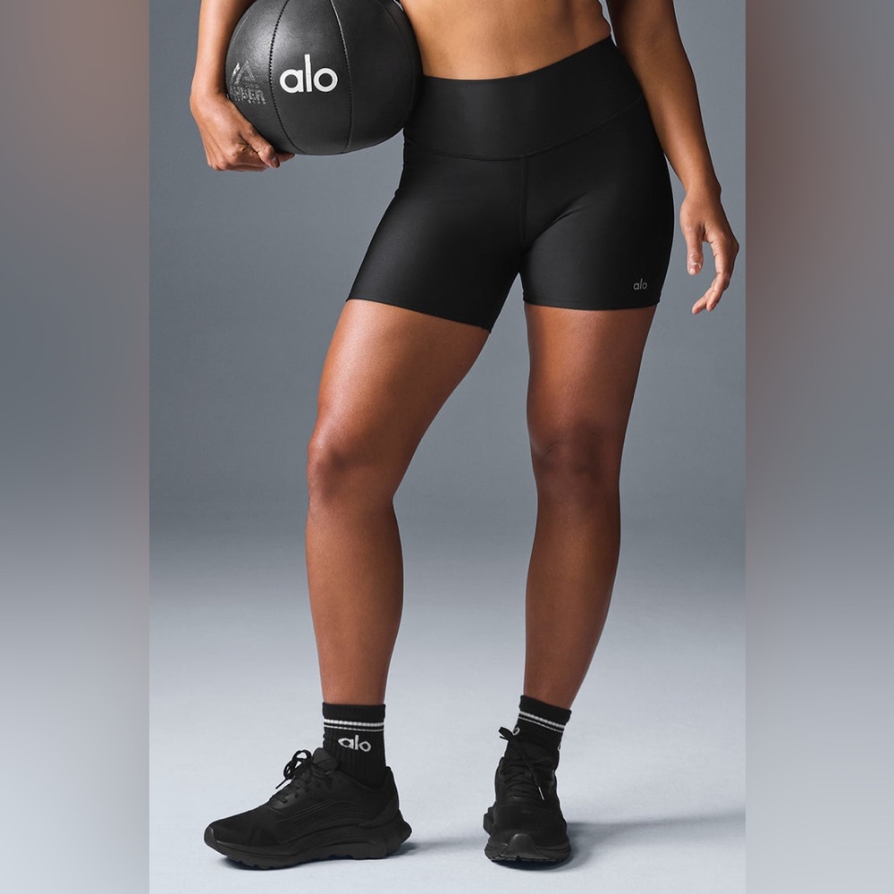 ALO Yoga Women’s 5" Airlift Energy Shorts Black Size Large NWT $88 MSRP